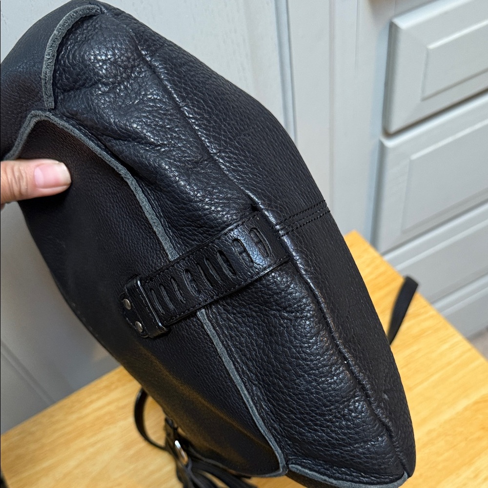 Black Leather Shoulder Bag - Picture 11 of 17